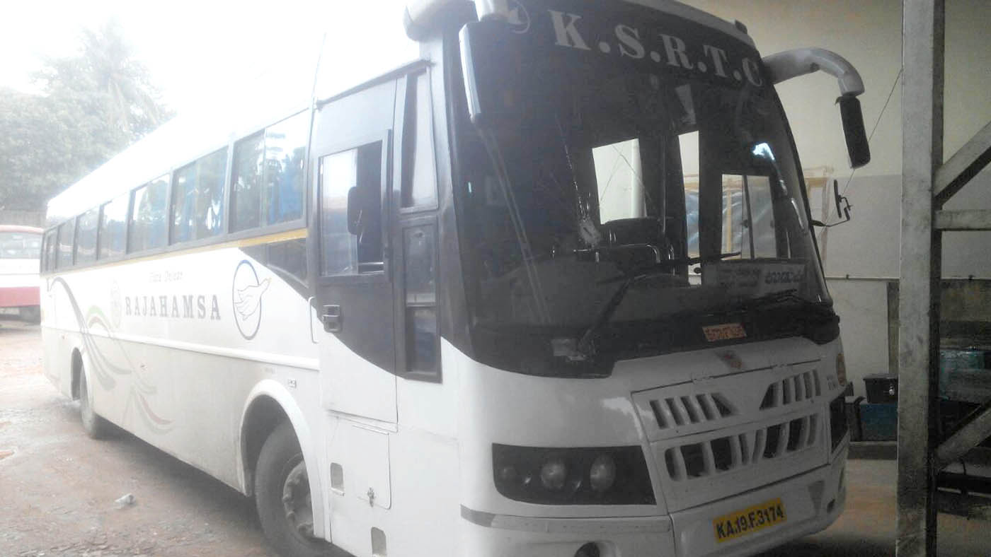 ಸಾರಿಗೆ ಬಸ್ ಸಿಬ್ಬಂದಿಯೇ ಬಸ್‌ಗಳಿಗೆ ಕಲ್ಲು ತೂರಿದರೇ?